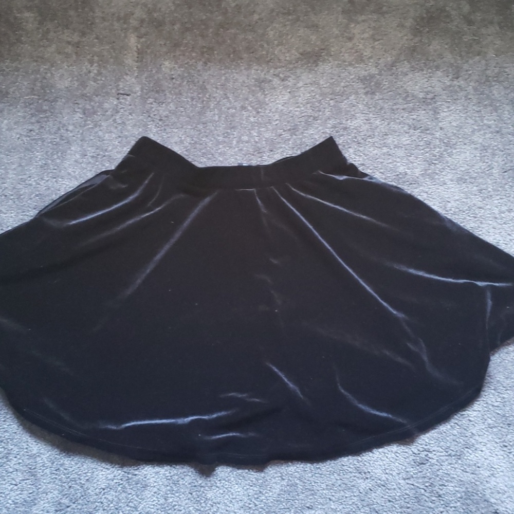 Black Hot Topic Velvet Skater Skirt